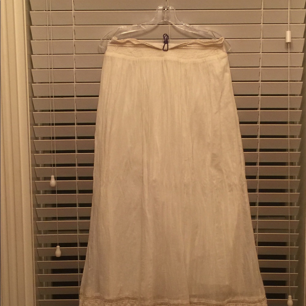 American Eagle white and lace skirt